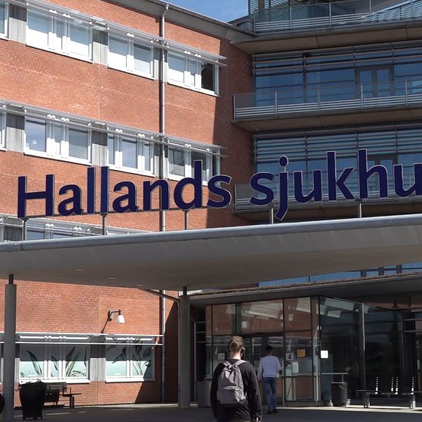 Till vänster i bild, Hallands sjukhus i Halmstad. Till höger i bild, Mikaela Waltersson (M)