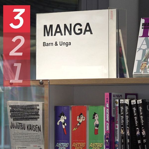 Det är två bilder i en bild. På ena bilden syns skylt där det står ”Manga, barn och unga” på ett bibliotek. På den andra bilden syns Camilla Lord som förklarar. Över bilderna finns grafik där siffrorna 1, 2, 3 är staplade efter varandra i ena hörnet.