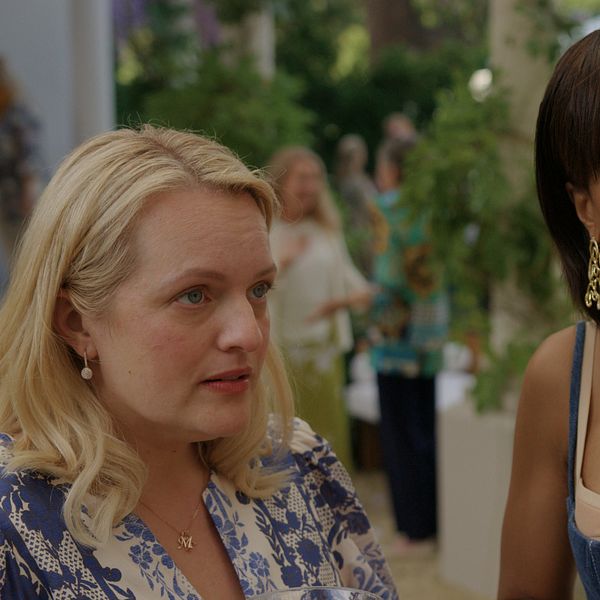 Elisabeth Moss och Kerry Washington i en scen från Apple TV:s psykologiska thriller.