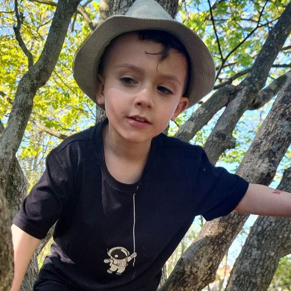 Nima, 5, dog i hissolyckan och bild på hiss