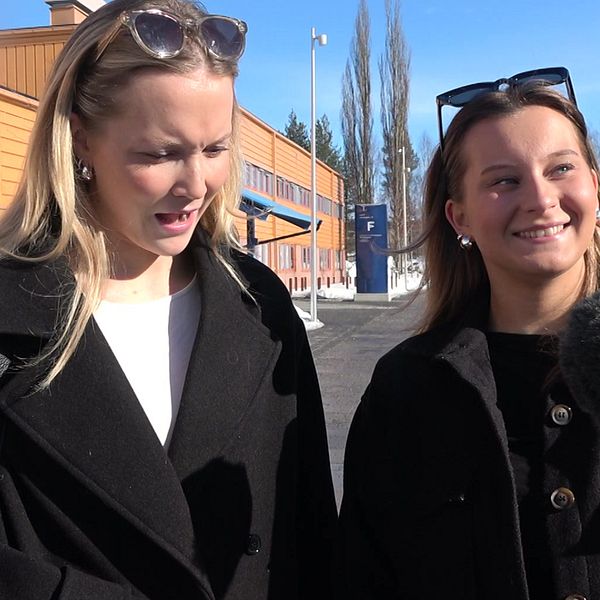 Luleåborna  Emma Kangas och Clara Fredman svarar på frågor om smink.