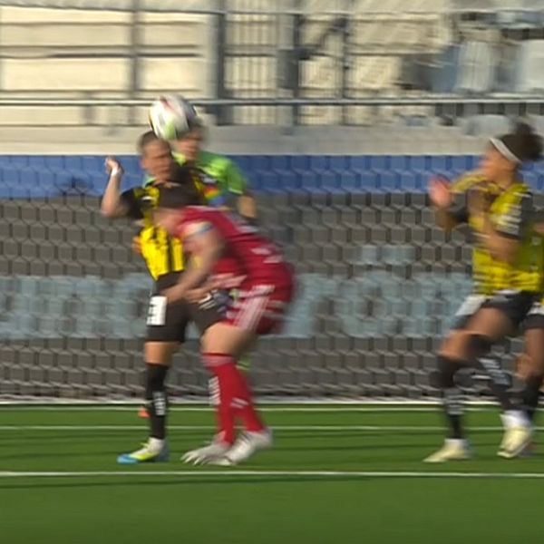 En straffsituation avgjorde i cupfinalen. Häcken-spelarna deppar.