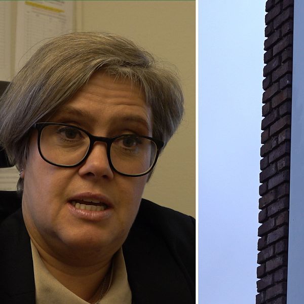 Kvinna bredvid en skylt där det står ”Sunnadalskolan fritidsgård”