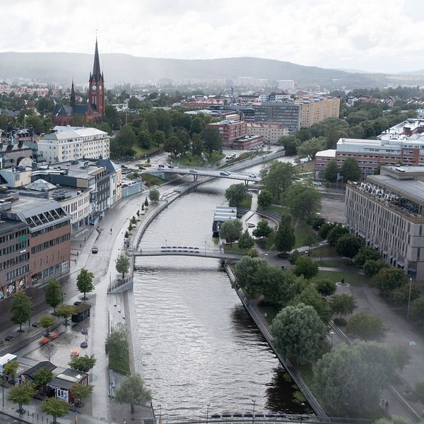 flygbild över Sundsvall och en bild på en skylt med namnet Sametinget