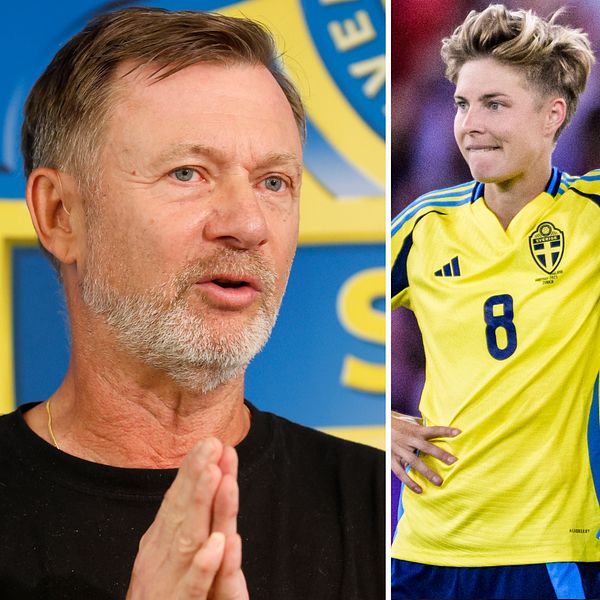 Svenska damlandslagsspelare i gula matchtröjor står tillsammans på fotbollsplanen.