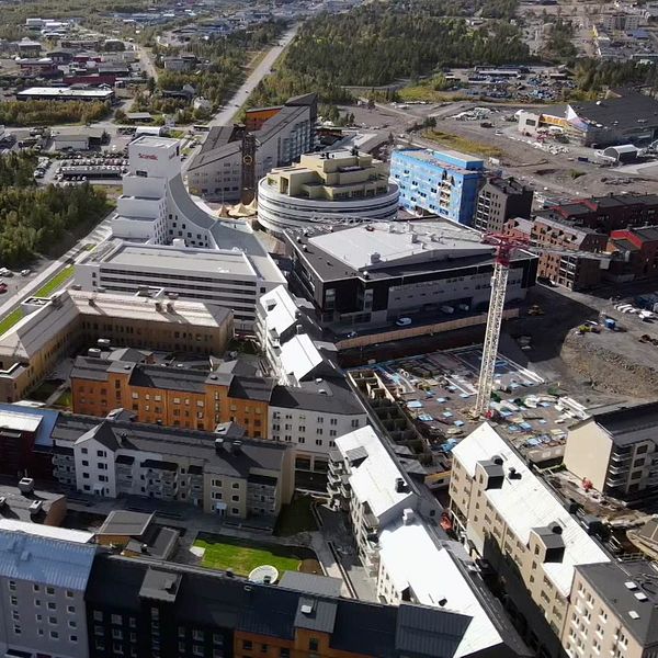 Kiruna från ovan till vänster och Linus Niva till höger.