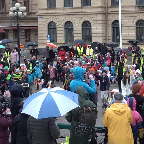 Massdans på stora torget i Sundsvall med över 700 skolever som deltog