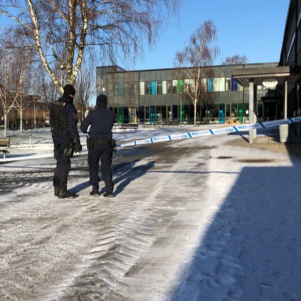 Till vänster bild från Peder Skrivare efter attacken 2021. Till höger bild på Tobias Ramstedt som var gymnasiechef då.