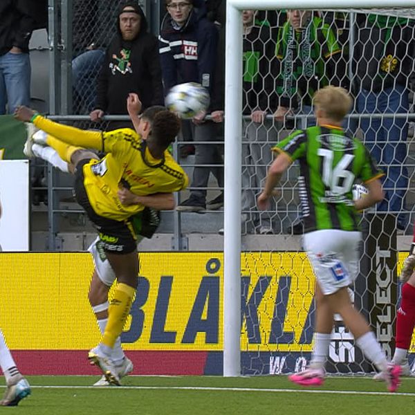 Delad bild. Till vänster: bicycletaspark mot mål. Till höger: glada fotbollsspelare firar.