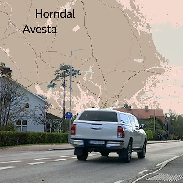 Horndalsgata med Google-skyltad byggnad och pickup i förgrunden
