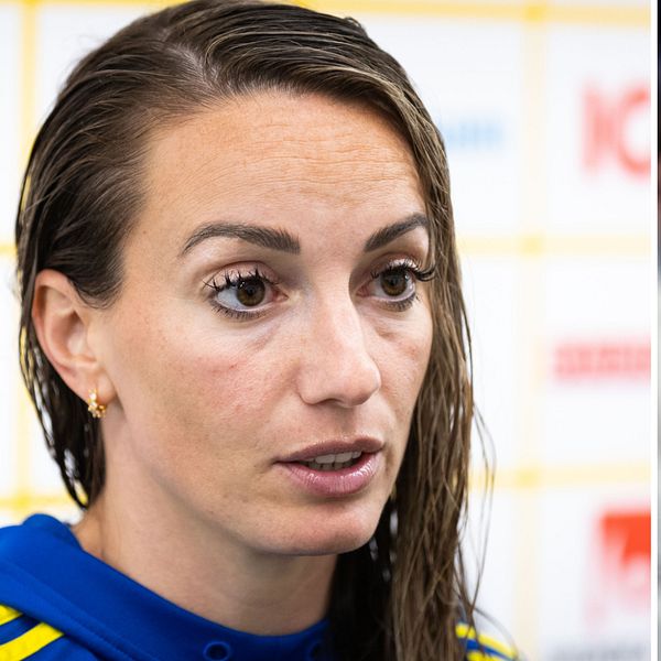 Kosovare Asllani och Gianni Infantino
