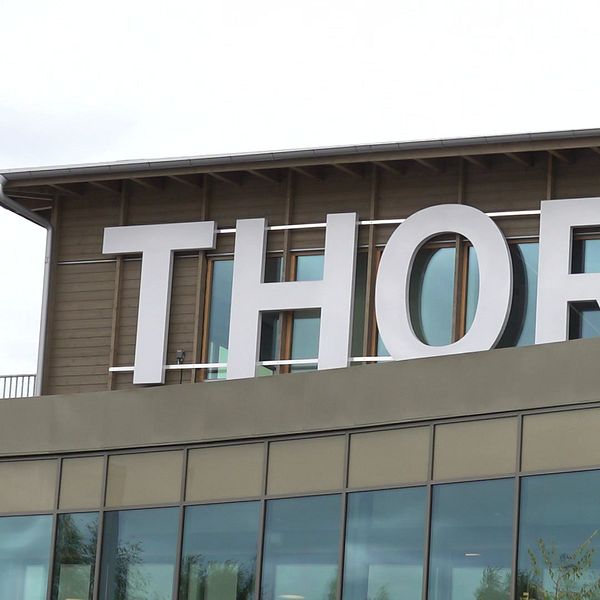 Thoren-skylten ovanpå Thoren arena i Umeå.