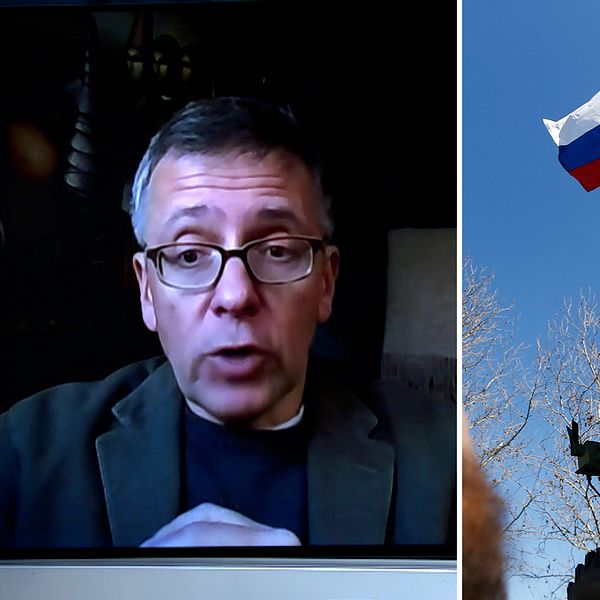 Ian Bremmer, statsvetare, om vad minskat stöd till Ukraina kan betyda för utvecklingen i kriget. Två män hissar en rysk flagga under annekteringen av Krim 2014.