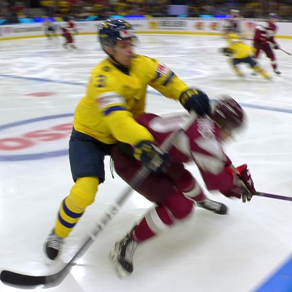 Elias Salomonsson stängs av efter matchstraffet i JVM-premiären