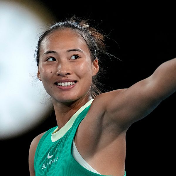 Zheng Qinwen är klar för sin första semifinal i en Grand Slam.