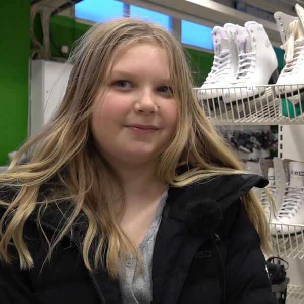 Hör hur det går för Isabelle, 10 år, när hon lånar skridskor från Fritidsbanken i Falkenberg.