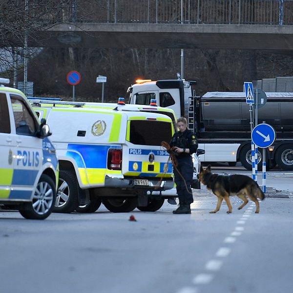 Poliser på plats i Skärholmen