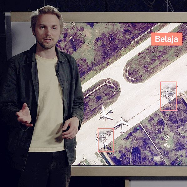 Person presenterar satellitbild med markeringar och texten ”Belaja” på en stor skärm.