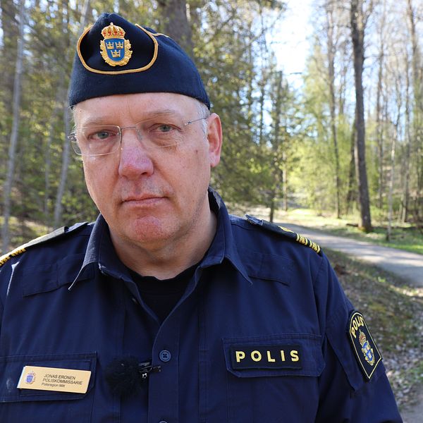 Jonas Eronen , polisinspektör, uttalar sig om en blottningsvåg i Uppsala