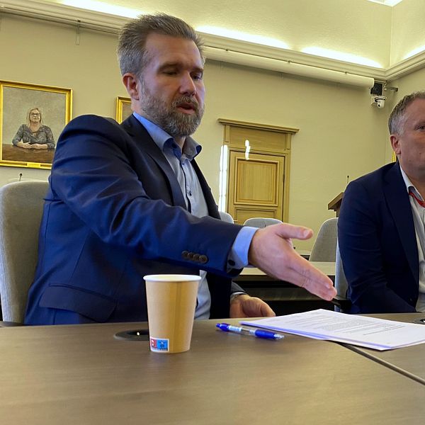 Fredrik Holm, Jörgen Olsson och Lars Walter från Borlänge kommun på en presskonferens