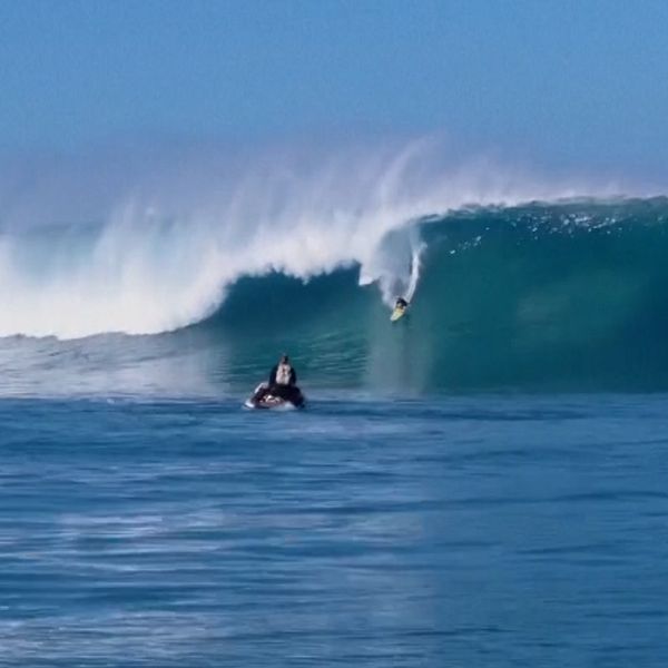 Laura Enever (Australien) sätter nytt världsrekord för största våg surfad på