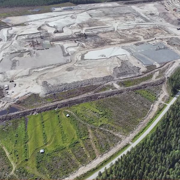 Till vänster bild på Boden industripark, till höger bild på kommunalråd Claes Nordmark (S).