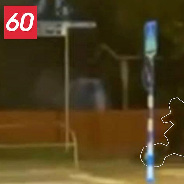 Bild på en gärningsman i Ronna flyr på elcykel