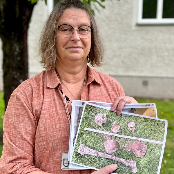 Till vänster finns ett foto på Britt-Marie Högeman, arkeolog på Länsstyrelsen, som håller i ett utskrivet fotografi som visar några skelettdelar. Till höger finns ett foto som visar grävarbete i Borlänge bakom ett polisavspärrningsband.