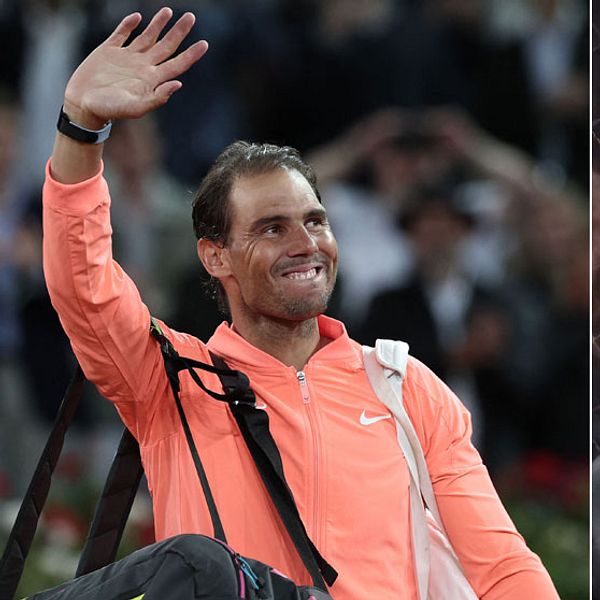 Rafael Nadal tackar publiken i Madrid en sista gång framför ögonen på sin syster