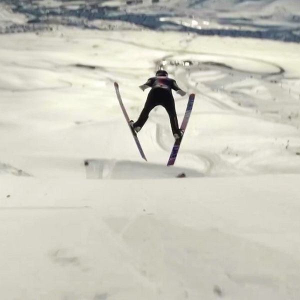 Ryoyu Kobayashi slog inofficiellt världsrekord i backhoppning på Island.