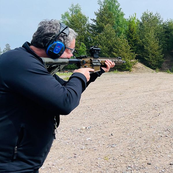 På bilden: Här provskjuts försvarets nya vapen – AK24