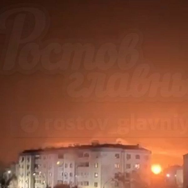 En explosion syns filmat från ett bostadsområde nära Morozovsks flygbas.
