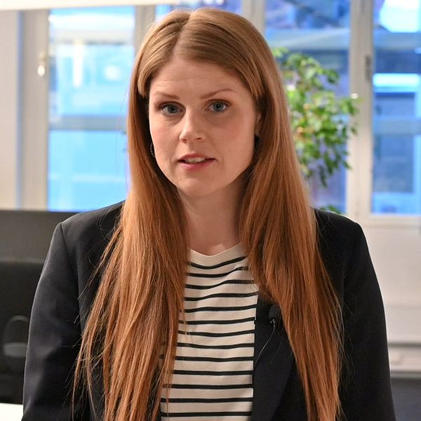 Delad bild där den ena visar en SVT reporter och den andra ett spelhjul