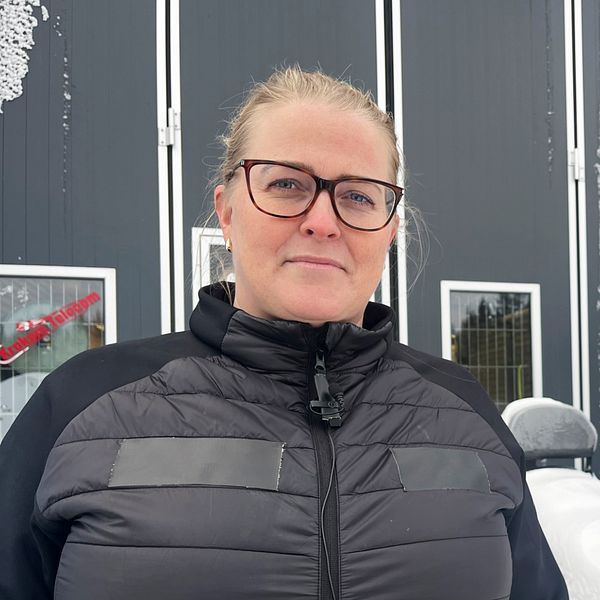 Tina Olofsson är delägare av en skoterbutik i Krokom.