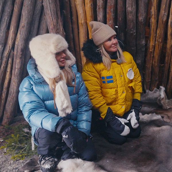 Hannah och Magdalena Graaf tillsammans med renskötaren Daniel Persson i den nya TV-serien ”Typiskt samer”.