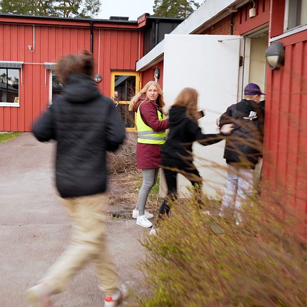 Elever som springer i Nysäters skola