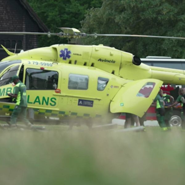 Ambulanshelikopter och en häst som skenade på Djurgården i Stockholm.