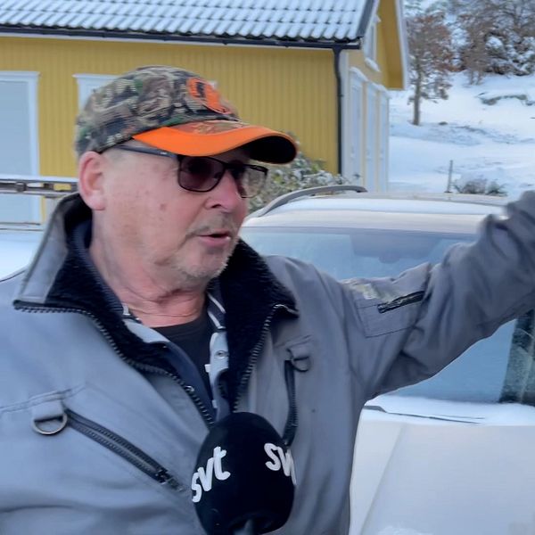 Jan Hermansson och Göte Andersson som är grannar till tågolyckan utanför Uddevalla står och pratar