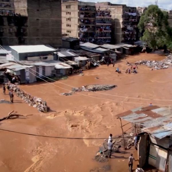 Översvämningar i Nairobi och en kvinna vars hem har översvämmats