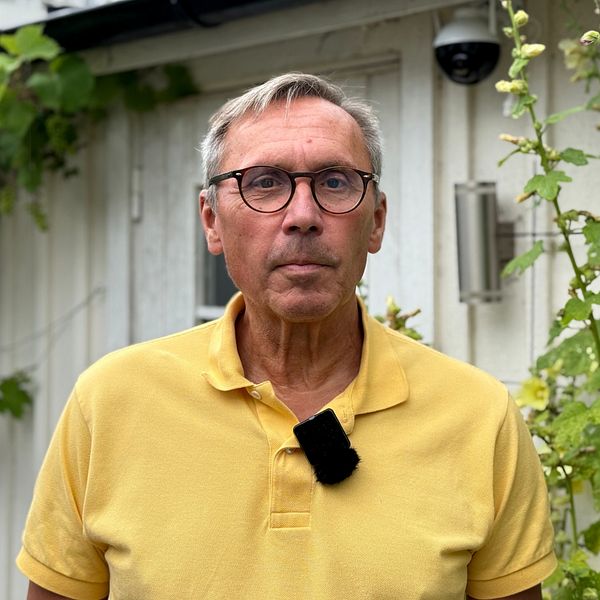 Person i gul pikétröja utomhus och övervakningsbild på någon som går inomhus.