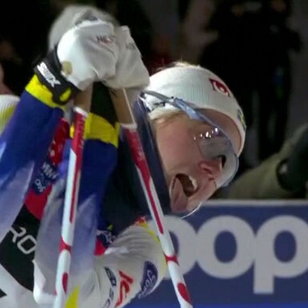 Tvådelad bild. Vänster: Skidåkare i närbild jublar. Höger: Skidåkare vid mållinje i kvällsljus.