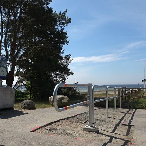 Stranden i Hällevik och nedskräpning