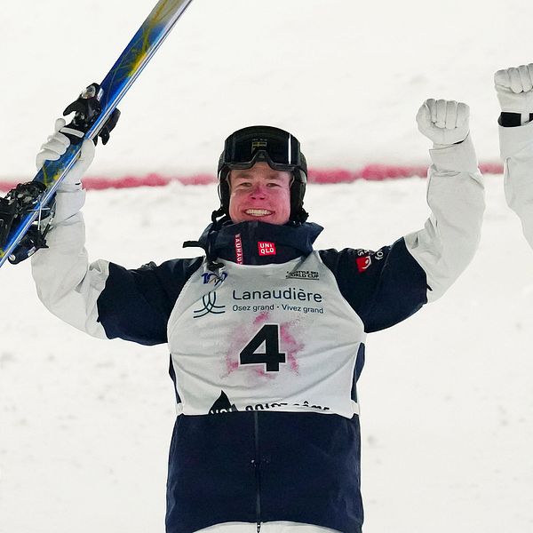 Walter Wallberg och Filip Gravenfors jublar på pallen.