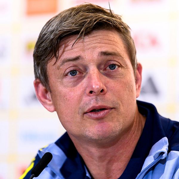 Jon Dahl Tomasson förklarar valet av Hugo Bolin.
