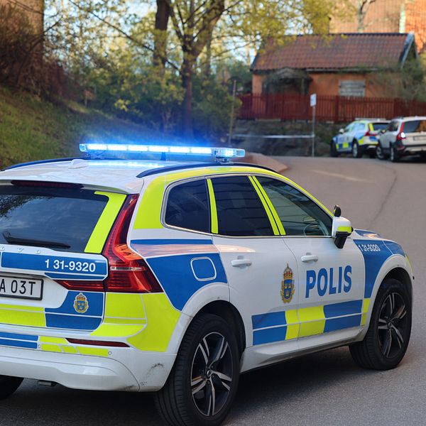 Skjutning på Södermalm i Stockholm. Polisen har spärrat av området.