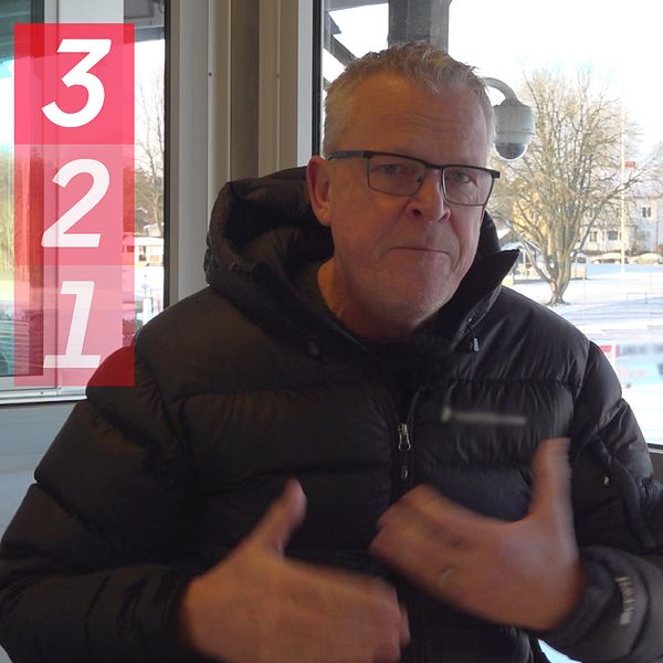Förbundskapten för Sverige Janne Andersson sitter på Örjans Vall i Halmstad