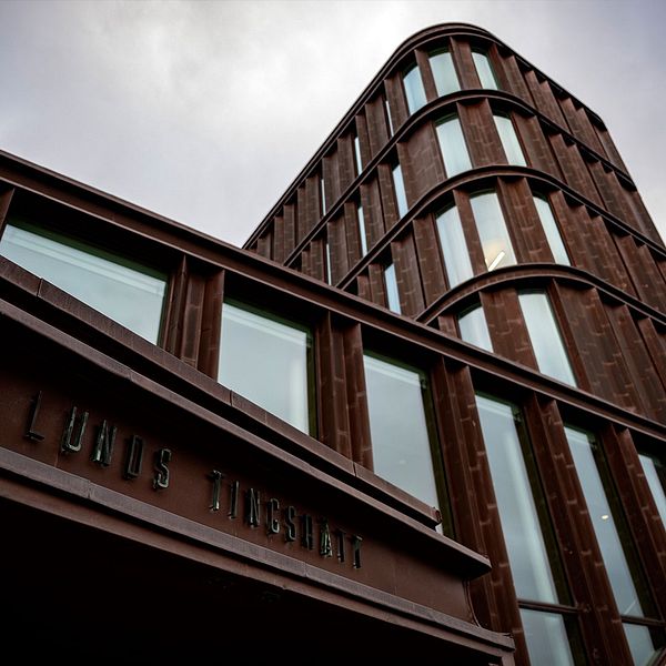 lunds tingsrätt tillsammans med skärmdump på sms-konversation