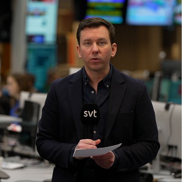 SVT:s reporter Oskar Jönsson