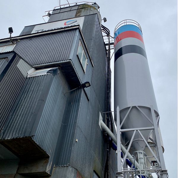 Silo för tillverkning av betong i Köping. Tomas Cederhammar logistikchef Thomas betong