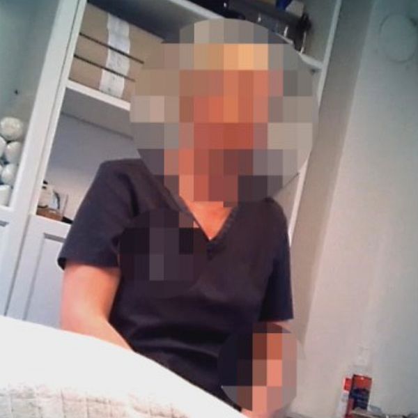 Den dömda kvinnan erbjuder SVT:s reportrar fillers trots att hon saknar utbildning.